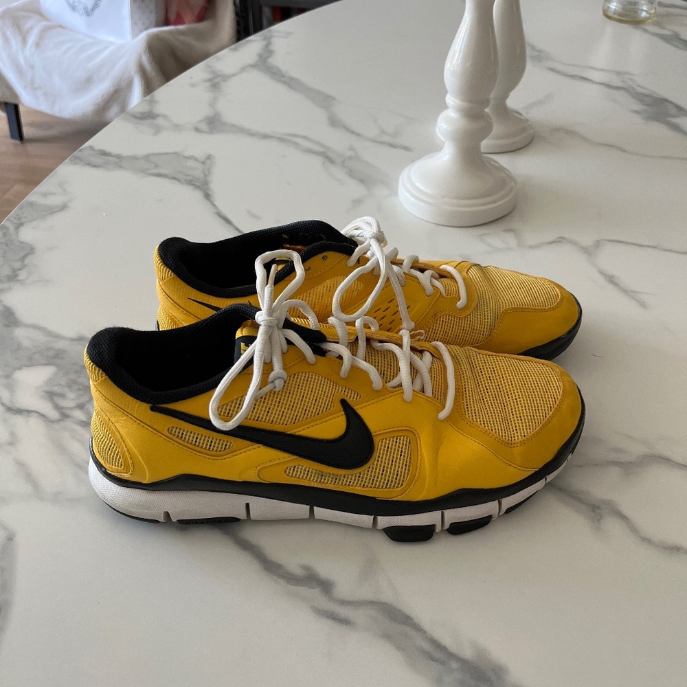 Nike Free TR - Picture 1 of 4